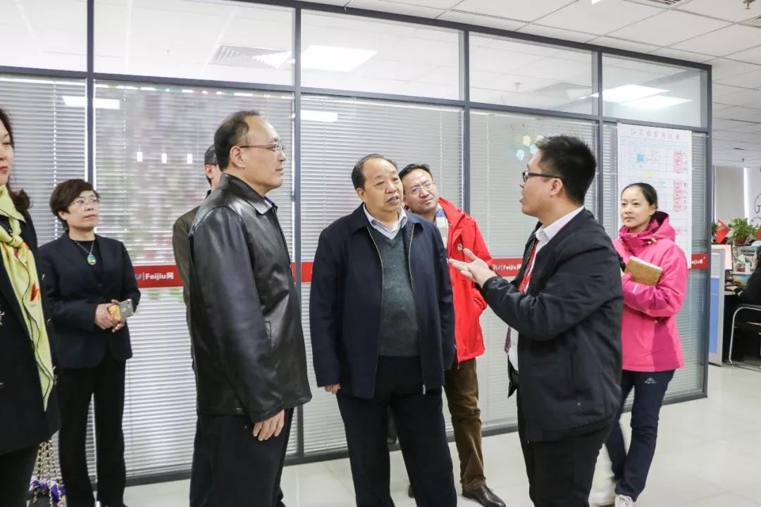 在Feijiu网事业部，考察组实地参观了电销团队、客服团队及公司技术研发团队的工作情况